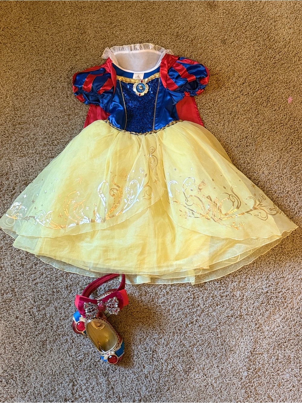 Complete Disney store Snow White deluxe costume - Picture 2 of 8